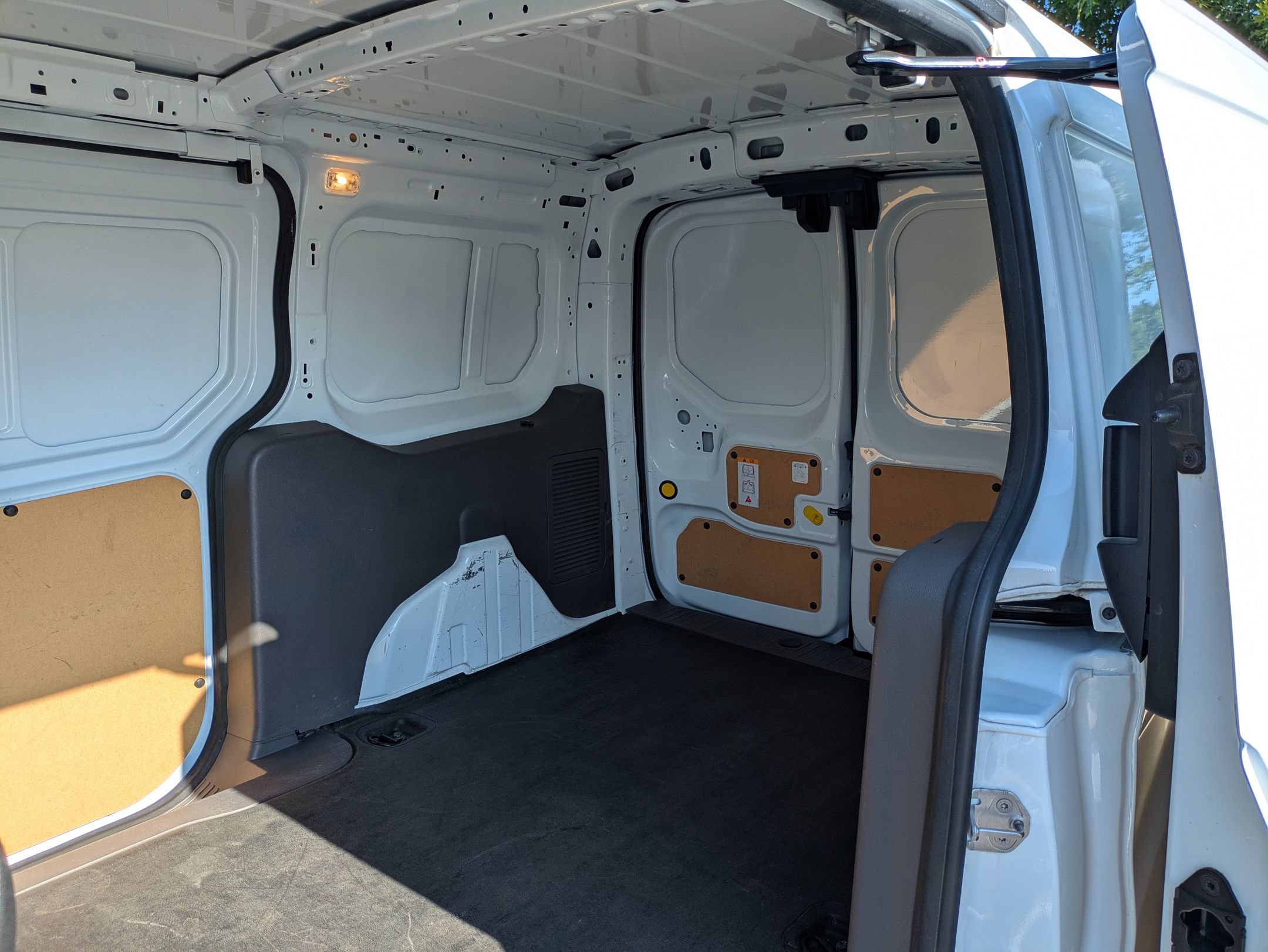 Certified 2023 Ford Transit Connect XLT FWD image 28