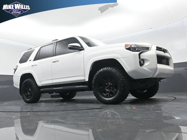 Used 2023 Toyota 4Runner SR5 Premium w/ Moonroof Package RWD image 9