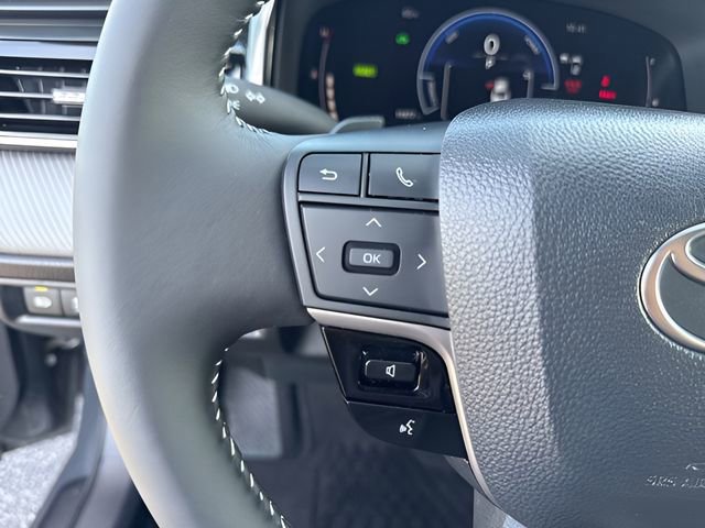 Used 2025 Toyota Camry SE w/ Convenience Package FWD image 22