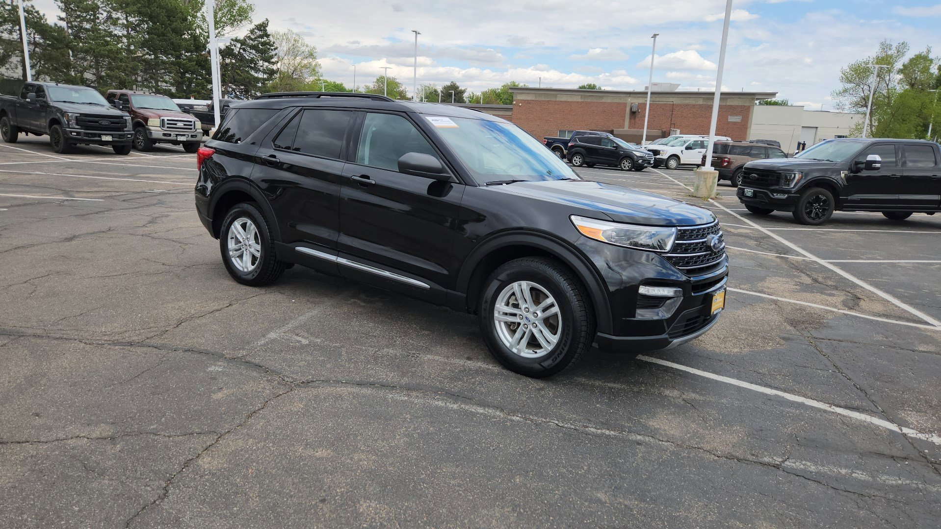 Certified 2023 Ford Explorer XLT w/ Equipment Group 202A AWD/4WD image 18