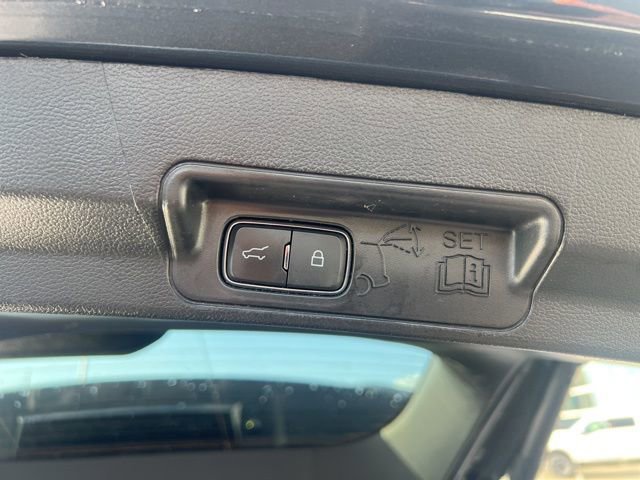 Certified 2022 Ford Explorer Platinum w/ Equipment Group 601A image 17