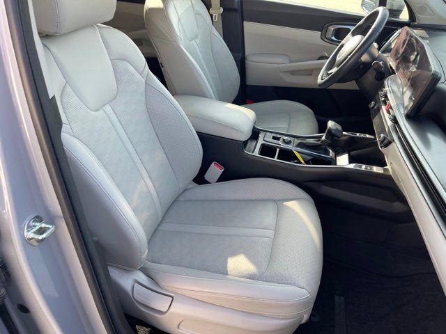Used 2025 Kia Sorento S w/ Panoramic Sunroof Package FWD image 21