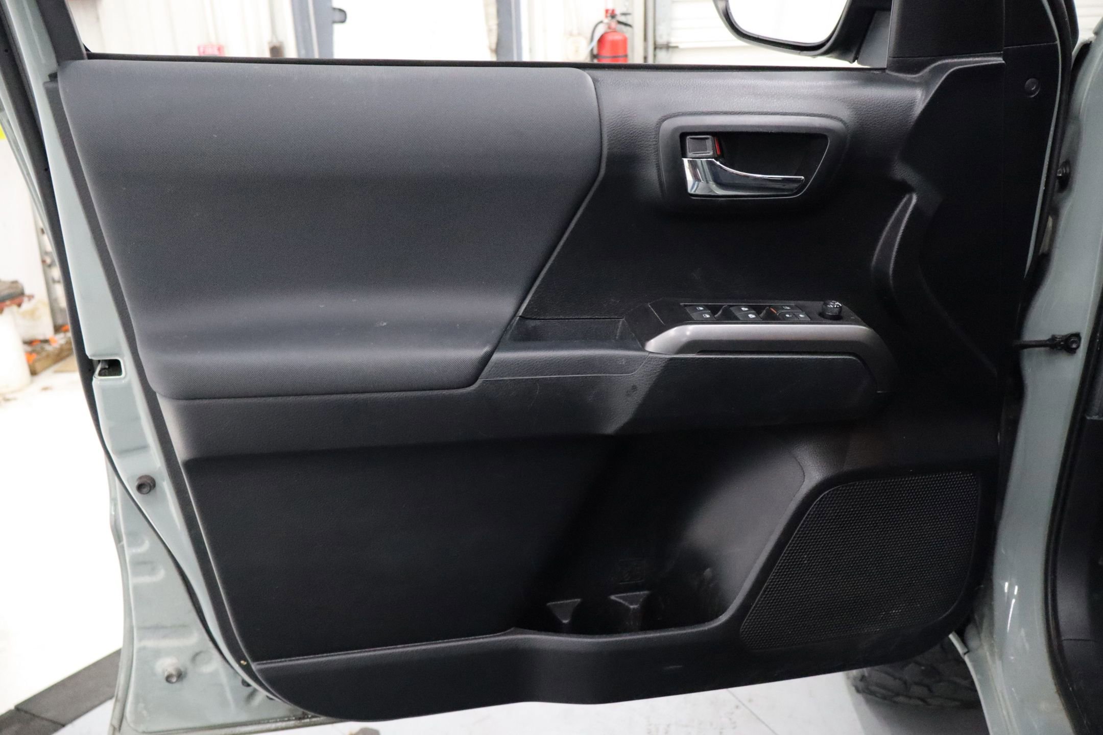 Used 2022 Toyota Tacoma TRD Sport image 11