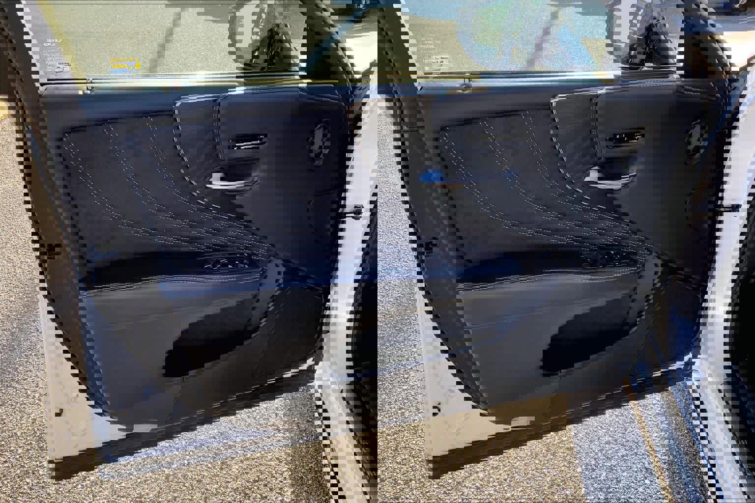 Used 2021 Lexus LS 500 w/ Accessory Package (Z2) image 21