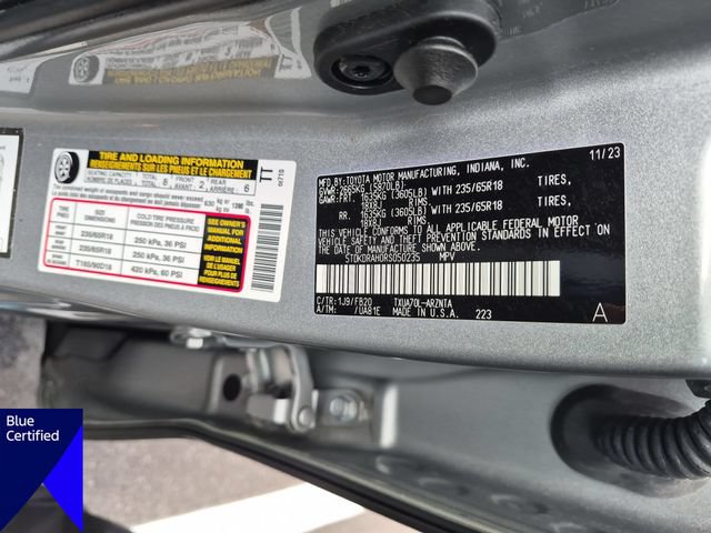 Used 2024 Toyota Highlander LE FWD image 39