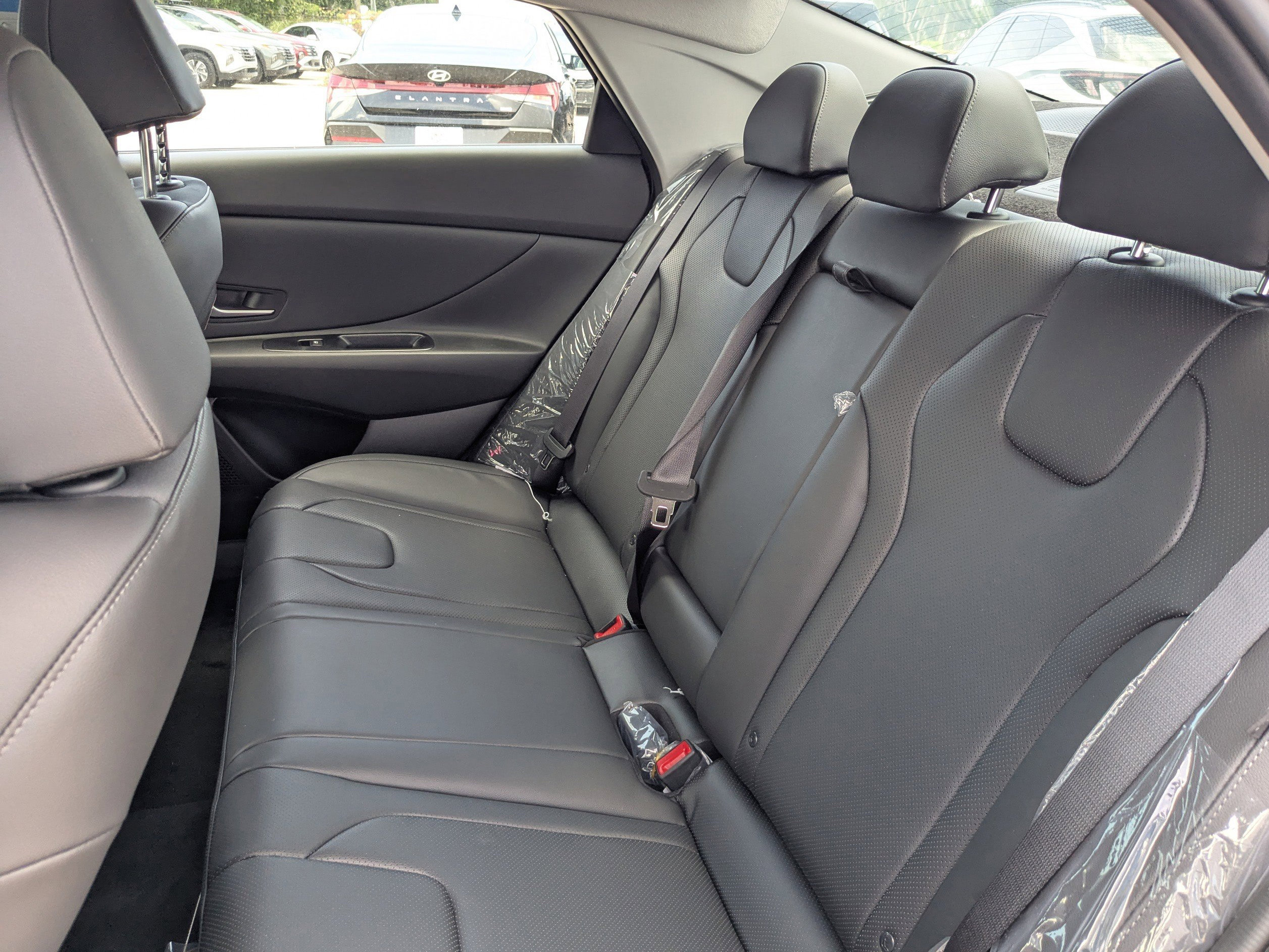 Used 2025 Hyundai Elantra Limited w/ Cargo Package FWD image 17