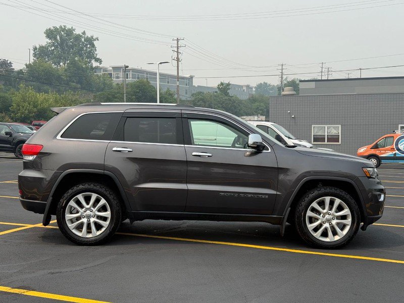Used 2017 Jeep Grand Cherokee Limited w/ Luxury Group II AWD/4WD image 2