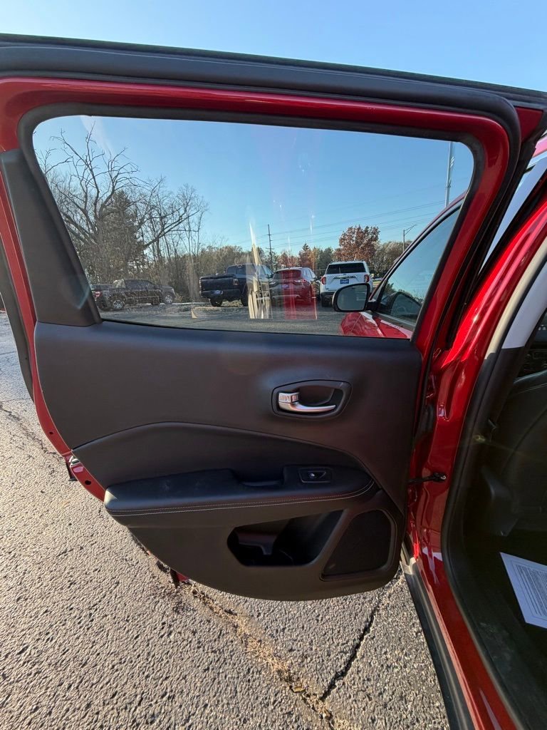 Used 2019 Jeep Compass Latitude w/ Cold Weather Group image 13