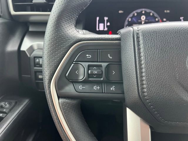 Used 2025 Toyota 4Runner SR5 AWD/4WD image 16