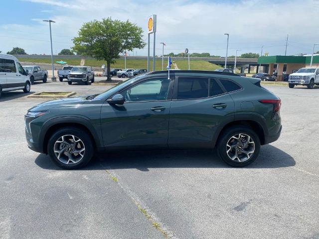 Used 2025 Chevrolet Trax LT FWD image 4