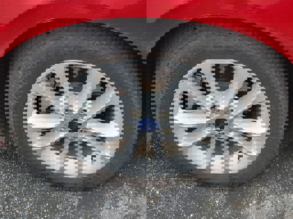 Certified 2020 Ford Fusion SE image 2