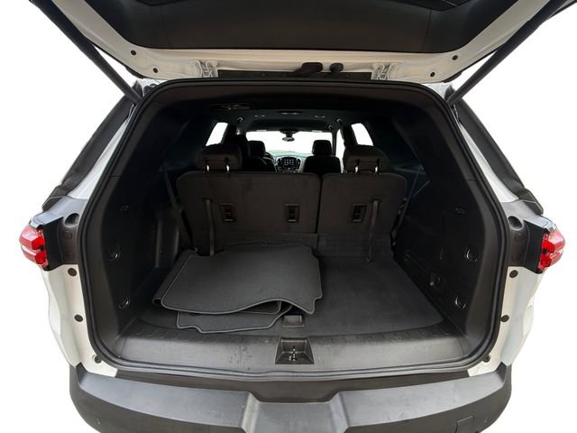 Used 2023 Chevrolet Traverse LT FWD image 19