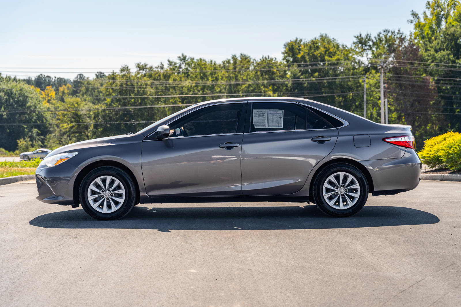 Used 2017 Toyota Camry SE FWD image 4