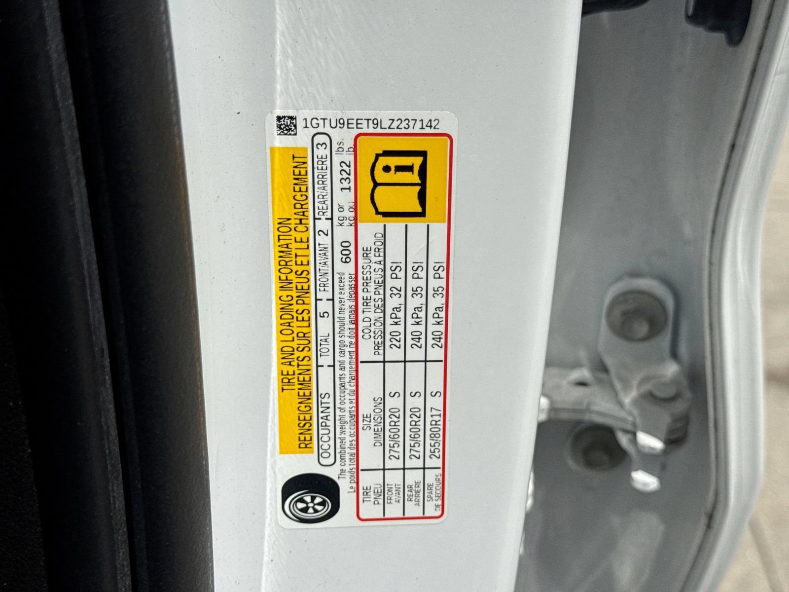 Used 2020 GMC Sierra 1500 AT4 w/ AT4 Premium Package AWD/4WD image 40