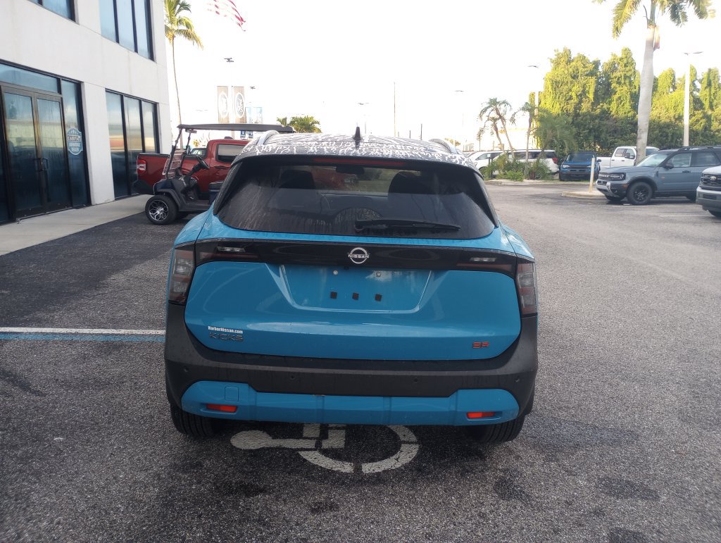 Used 2025 Nissan Kicks SR FWD image 6