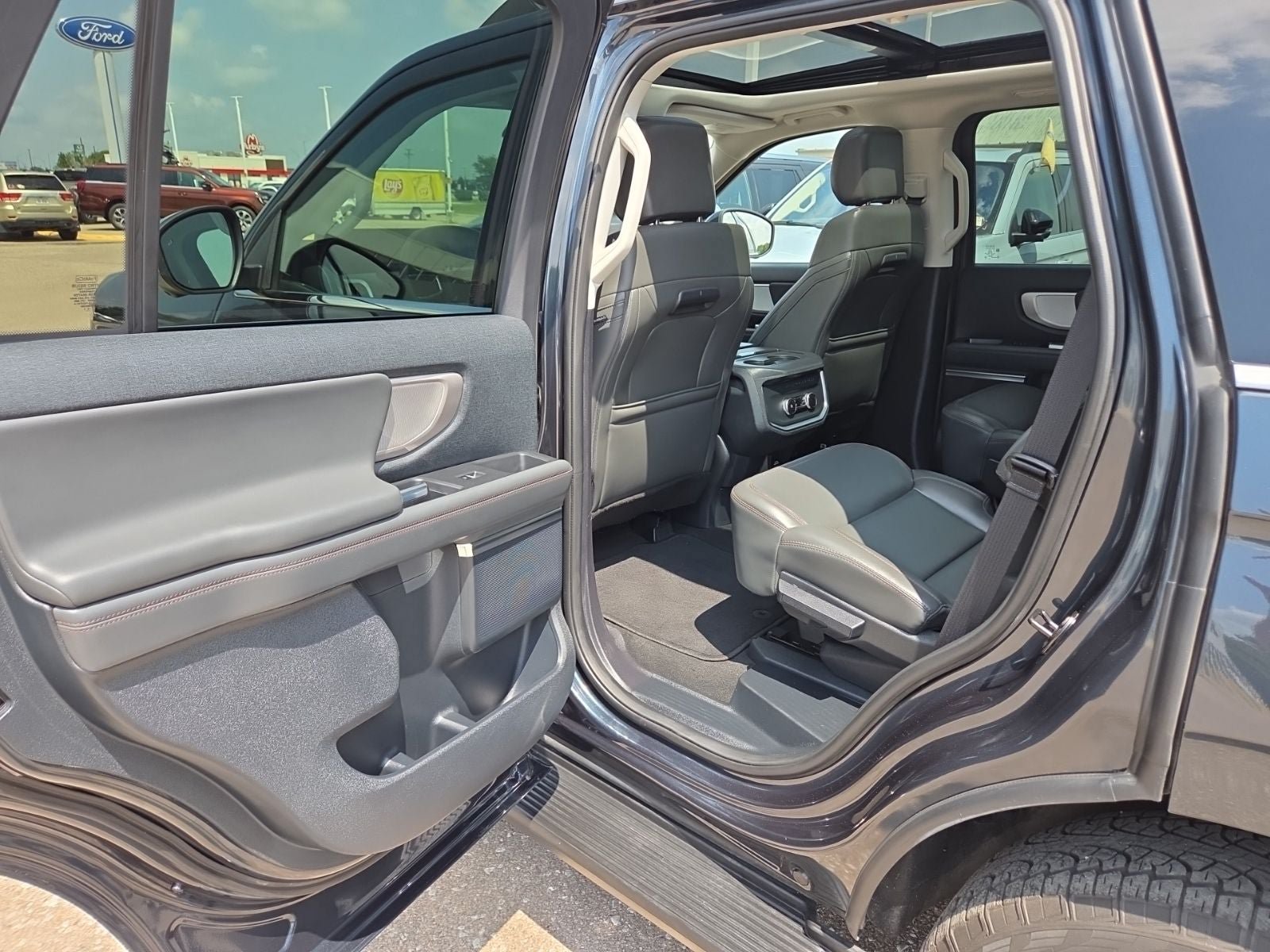 Certified 2025 Ford Expedition Active AWD/4WD image 43