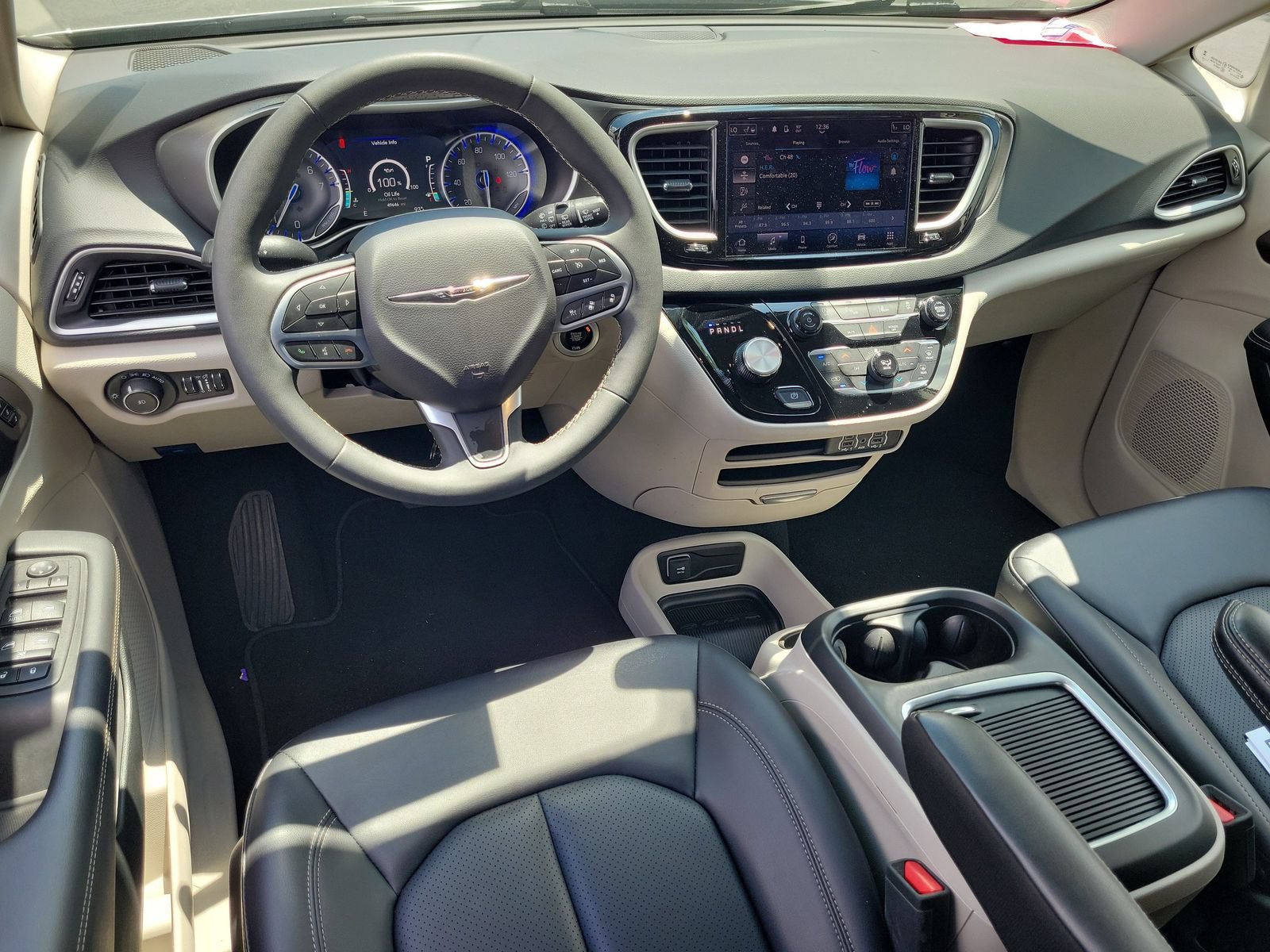 Used 2024 Chrysler Pacifica Touring-L FWD image 13