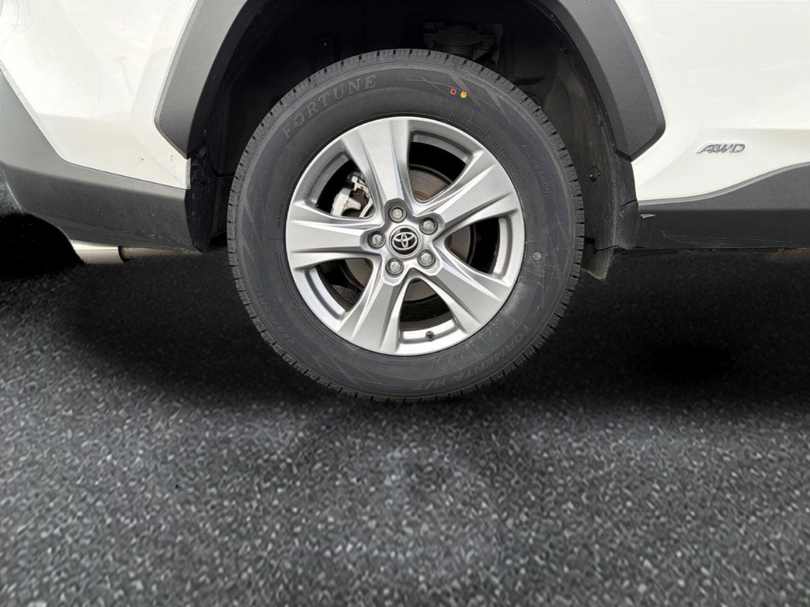 Used 2025 Toyota RAV4 LE AWD/4WD image 10