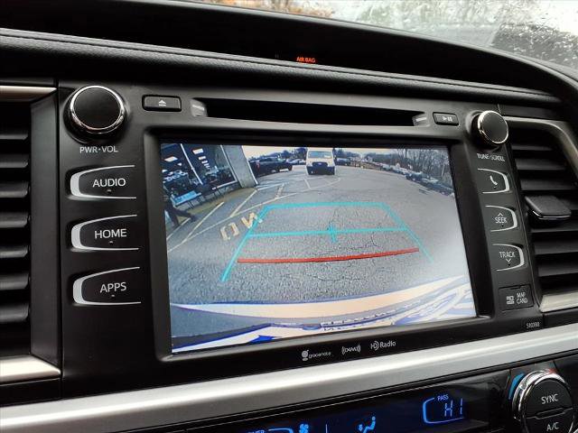 Used 2019 Toyota Highlander SE image 22