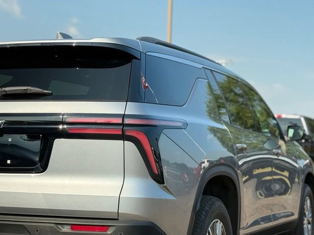 Used 2025 Chevrolet Traverse LT AWD/4WD image 39