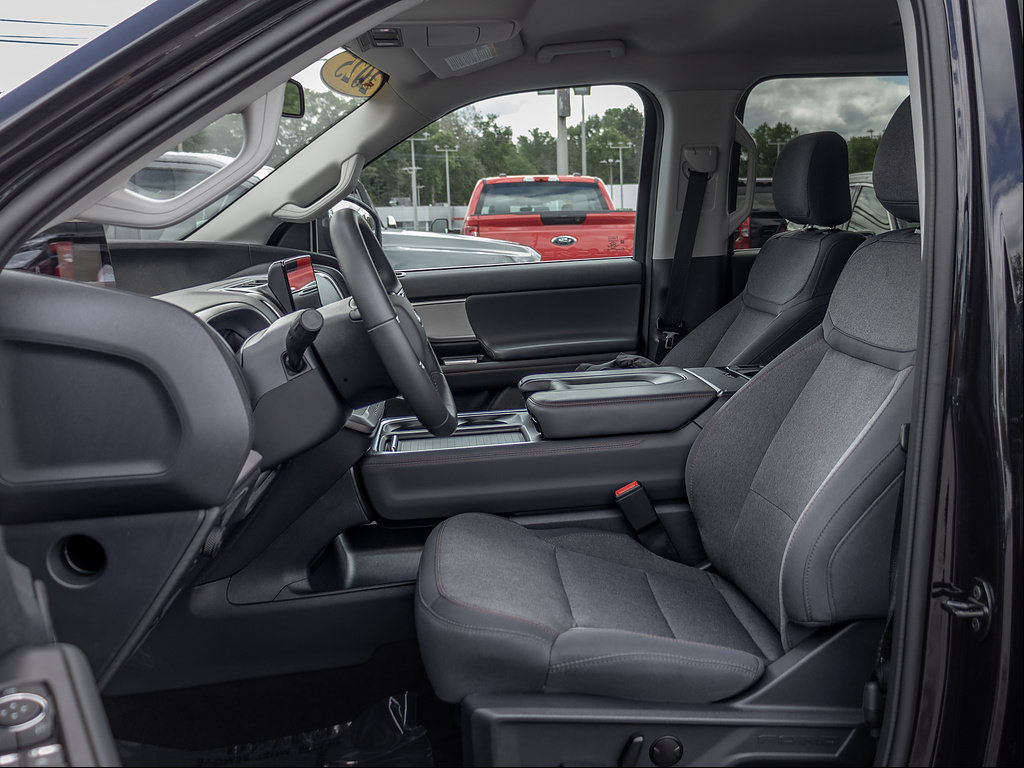 Certified 2025 Ford Expedition Active AWD/4WD image 10