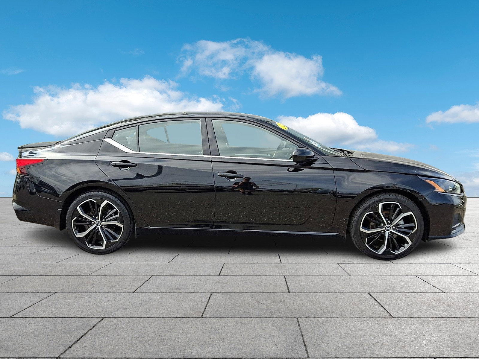 Used 2024 Nissan Altima 2.5 SR w/ SR Premium Package image 5