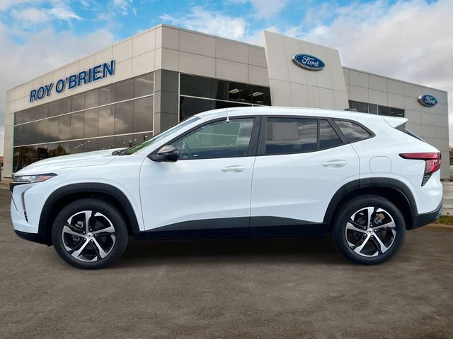 Used 2024 Chevrolet Trax RS w/ Driver Confidence Package FWD image 2