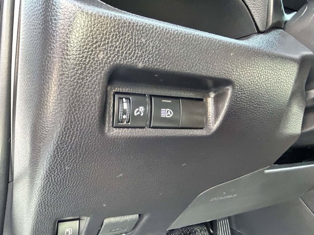 Used 2025 Toyota RAV4 LE AWD/4WD image 22
