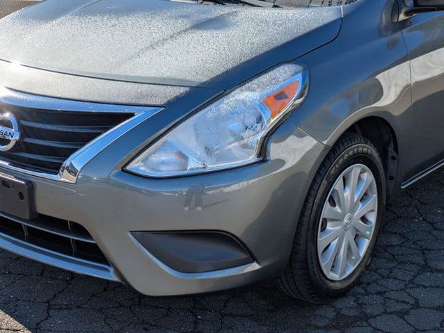 Used 2018 Nissan Versa SV image 9