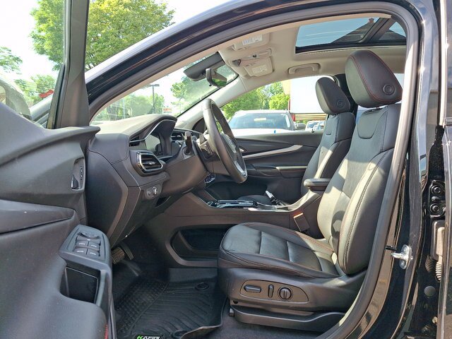 Used 2023 Chevrolet Bolt EUV Premier w/ Sun & Sound Package FWD image 3