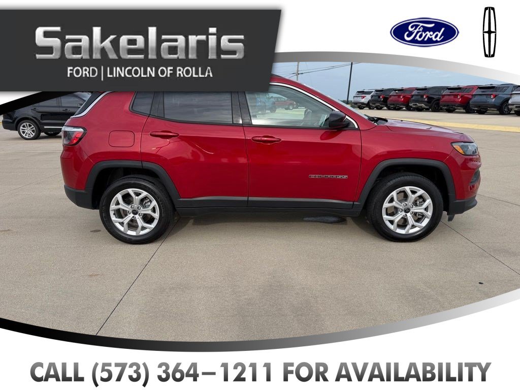Used 2025 Jeep Compass Latitude AWD/4WD image 4