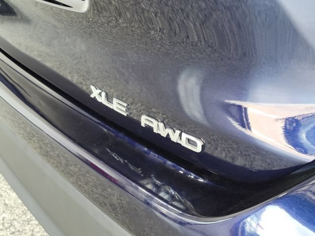 Used 2022 Toyota Highlander XLE AWD/4WD image 29