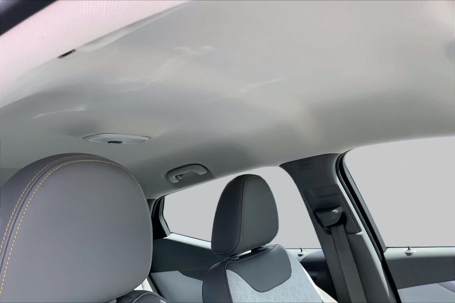 Used 2023 Chevrolet Bolt EUV Premier FWD image 12
