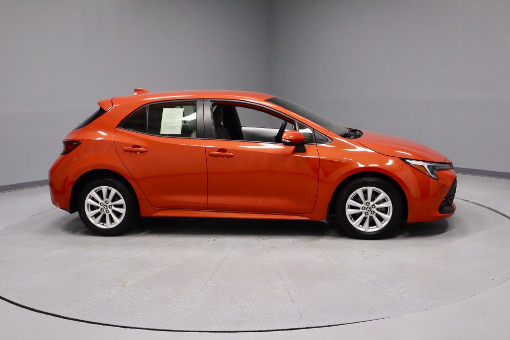 Used 2025 Toyota Corolla SE w/ SE Package FWD image 9
