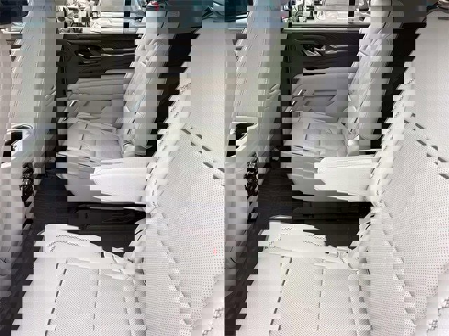 Used 2021 GMC Yukon Denali w/ Denali Premium Package image 18