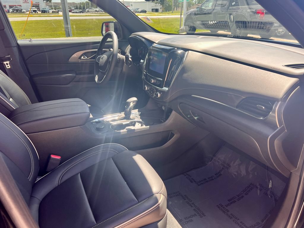 Used 2023 Chevrolet Traverse Premier w/ Redline Edition AWD/4WD image 19
