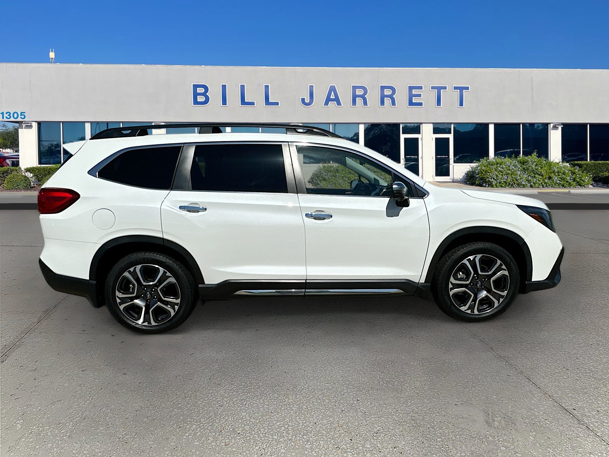 Used 2023 Subaru Ascent Touring AWD/4WD image 8