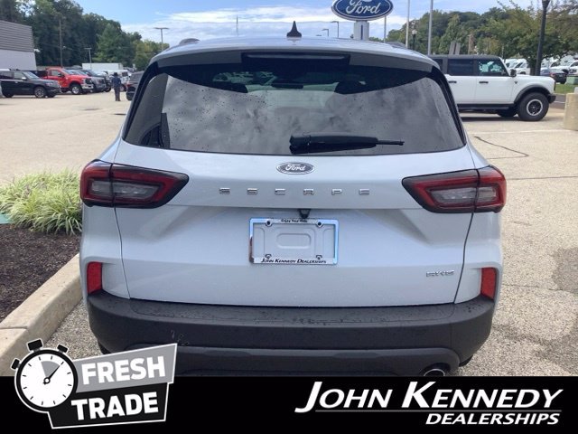 Certified 2025 Ford Escape ST-Line Select AWD/4WD image 5