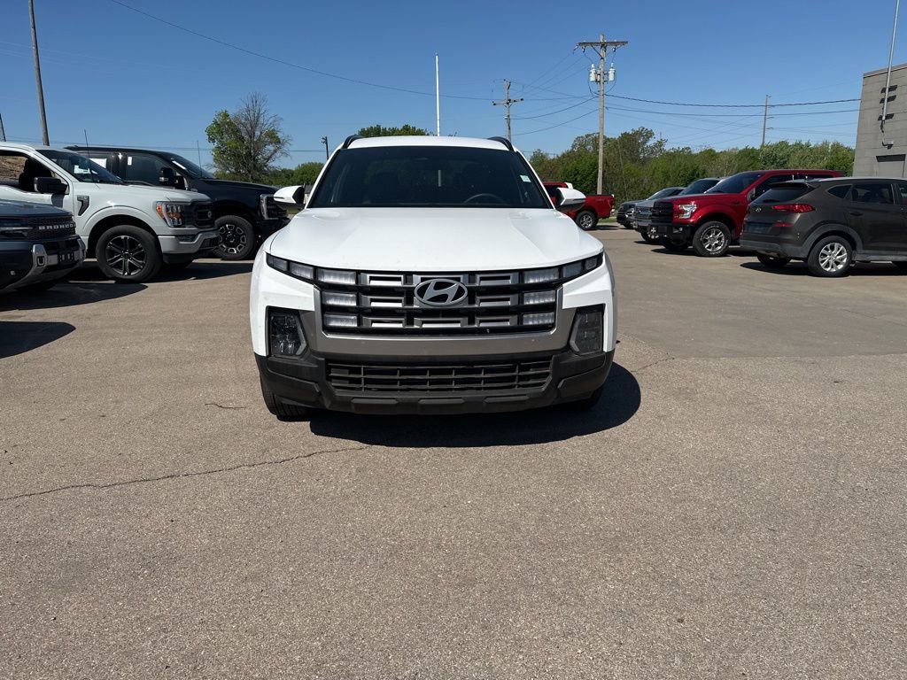 Used 2025 Hyundai Santa Cruz SEL FWD image 2