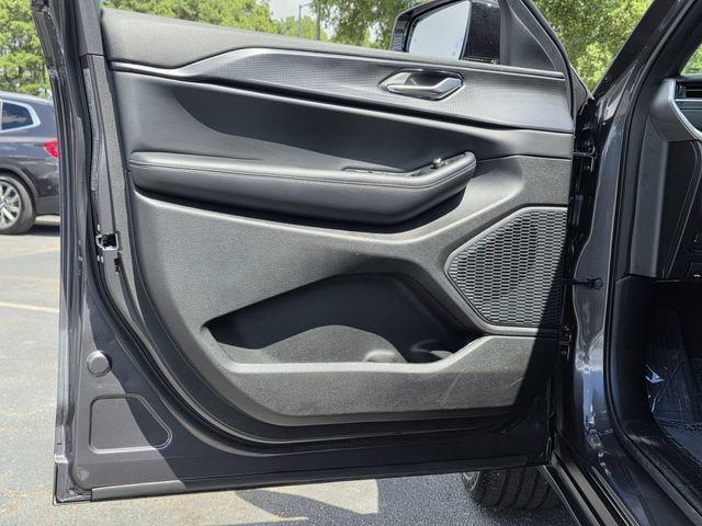 Used 2025 Jeep Grand Cherokee L Altitude AWD/4WD image 16