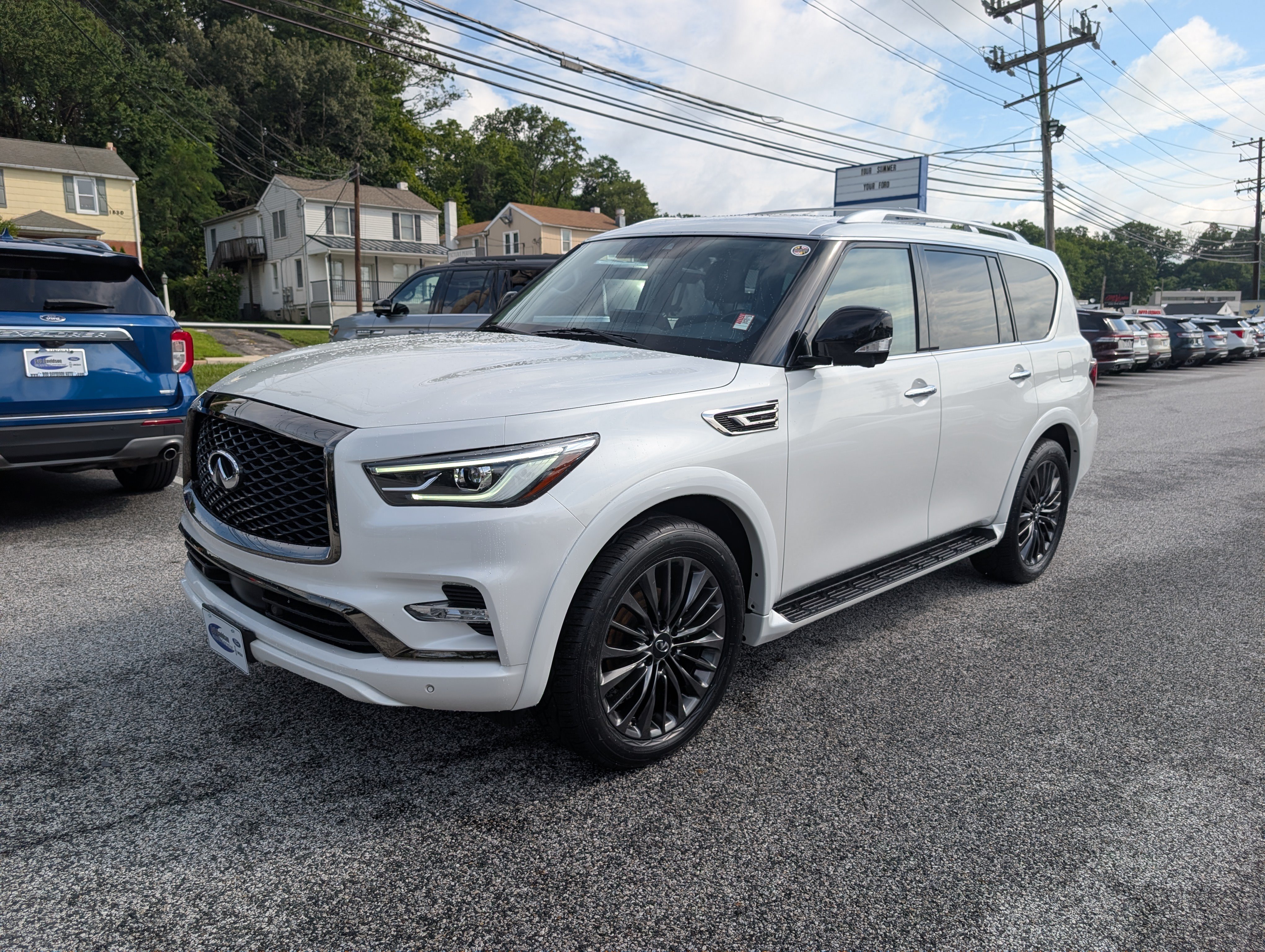 Used 2023 INFINITI QX80 Premium Select w/ Cargo Package AWD/4WD image 2