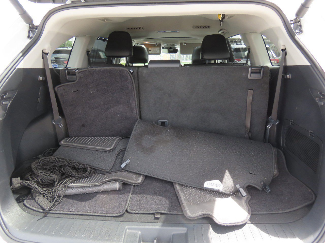 Used 2024 Toyota Highlander XLE FWD image 13