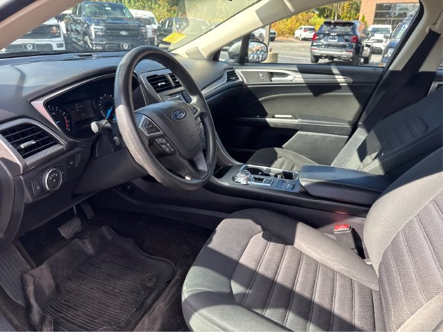 Certified 2017 Ford Fusion SE FWD image 11