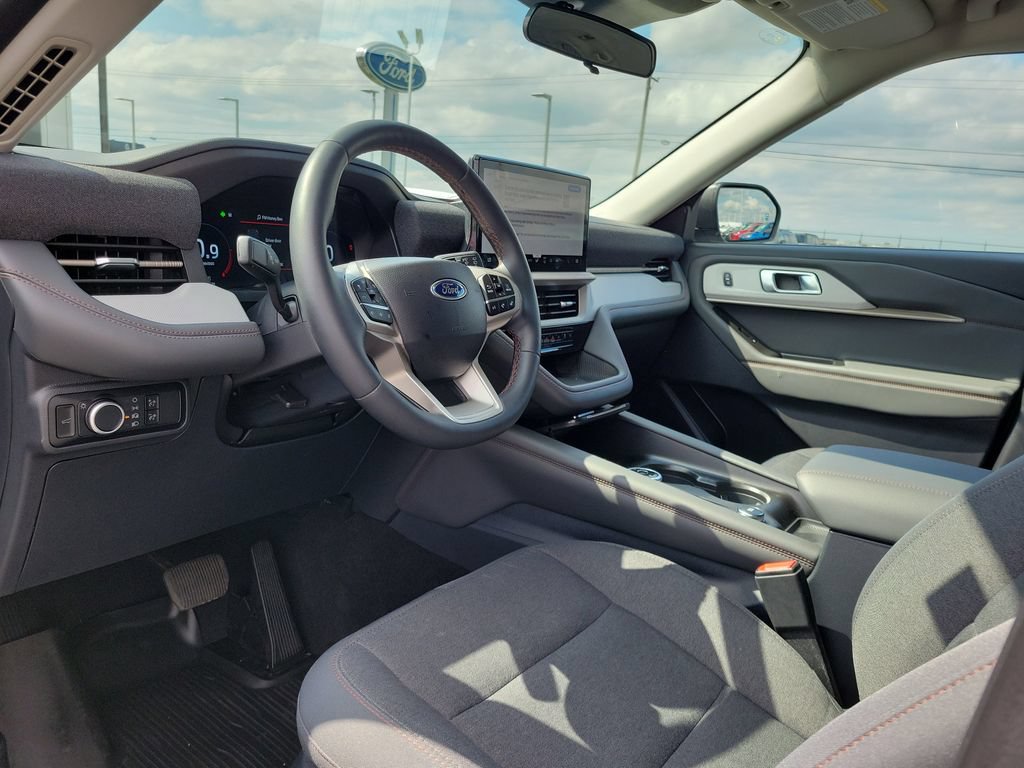 Certified 2025 Ford Explorer Active RWD image 21
