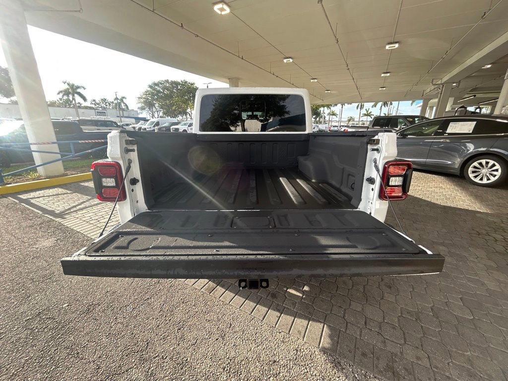 Used 2023 Jeep Gladiator Overland image 30