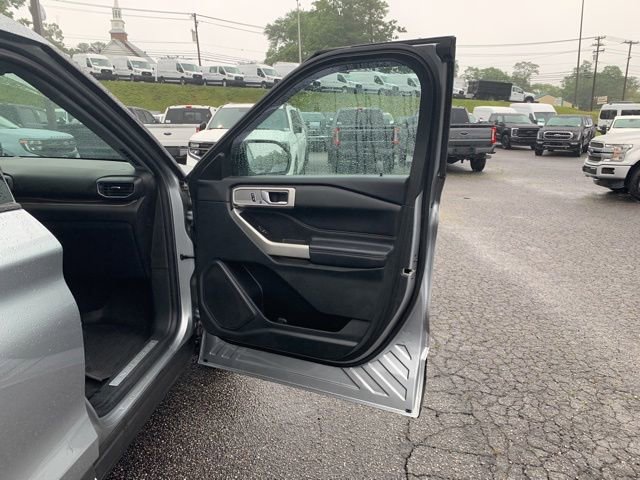 Certified 2022 Ford Explorer Limited w/ Equipment Group 301A RWD image 16