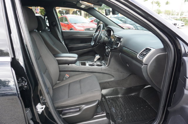 Used 2022 Jeep Grand Cherokee Laredo E RWD image 3