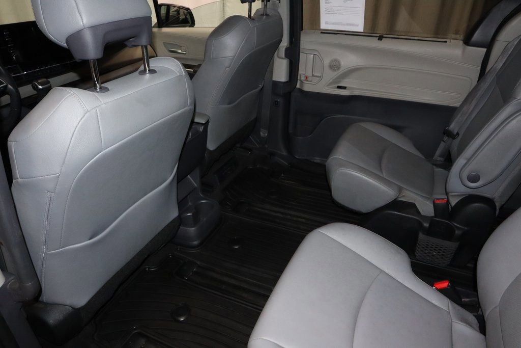 Used 2022 Toyota Sienna XLE w/ XLE Plus Package image 23