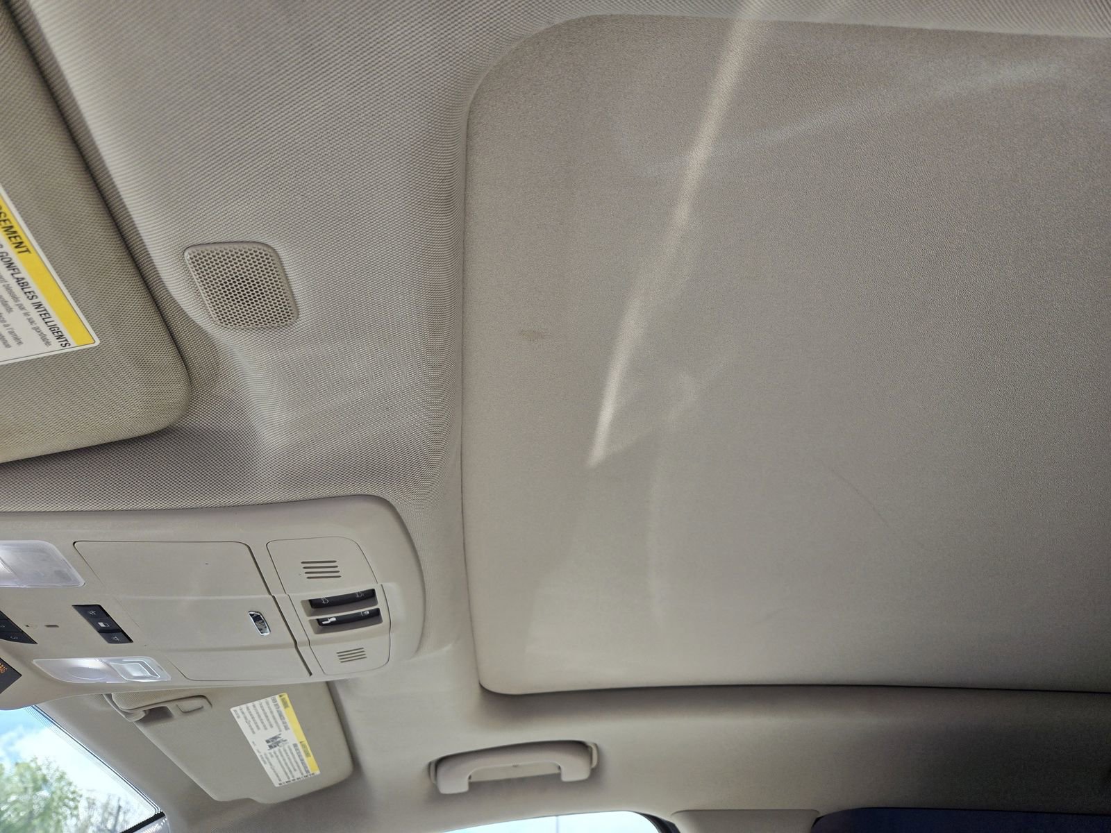 Used 2019 Buick Envision Essence FWD image 22