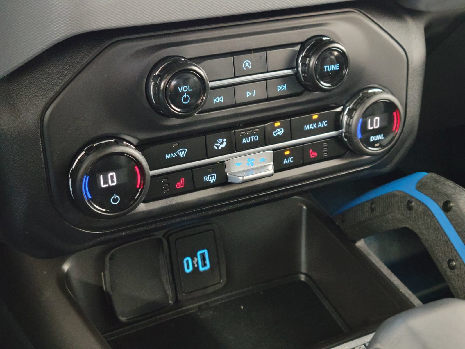 Certified 2024 Ford Bronco Black Diamond AWD/4WD image 19